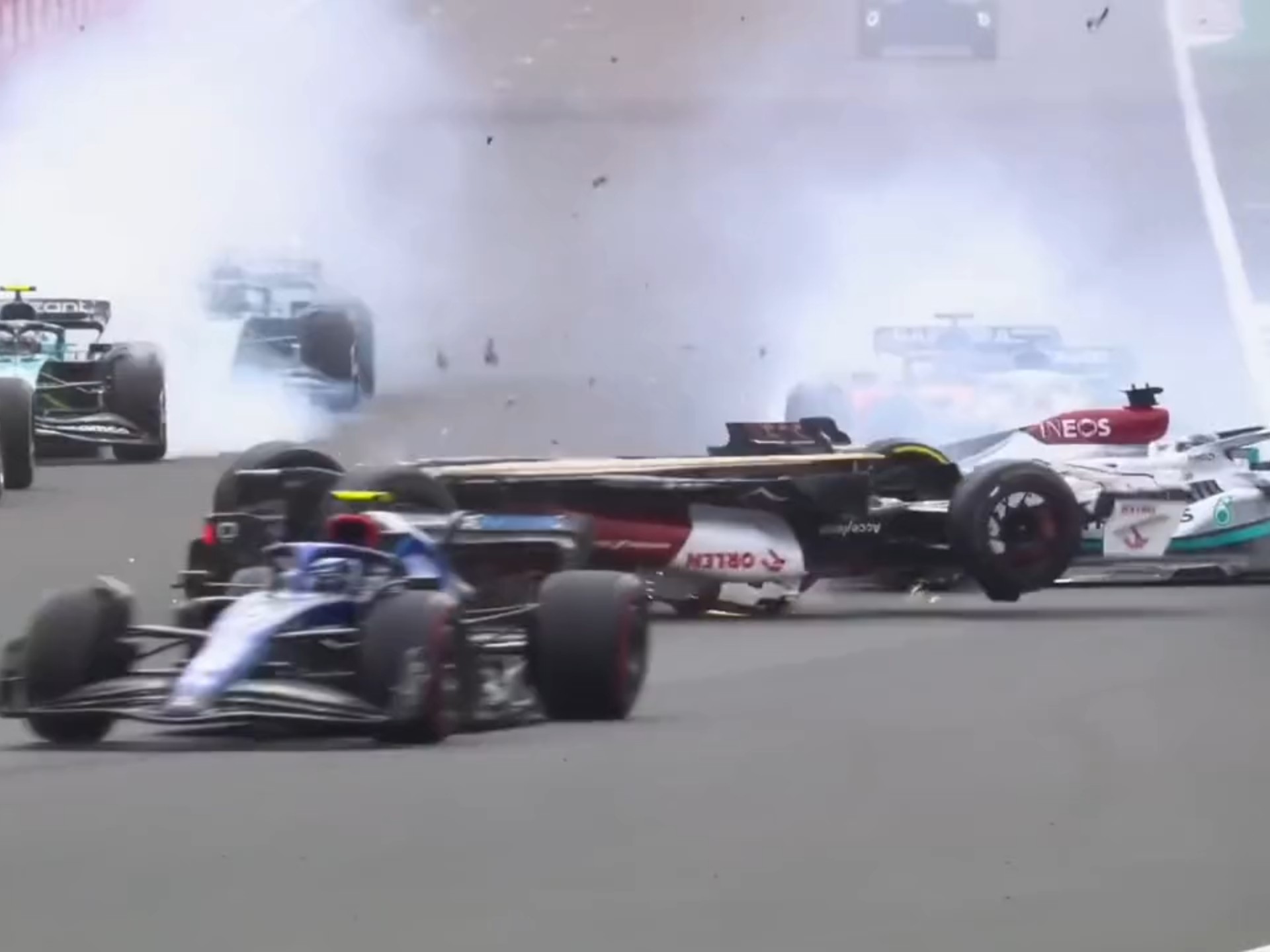 包含哈斯车队翻盘雷诺车队，周冠宇关键制胜的词条