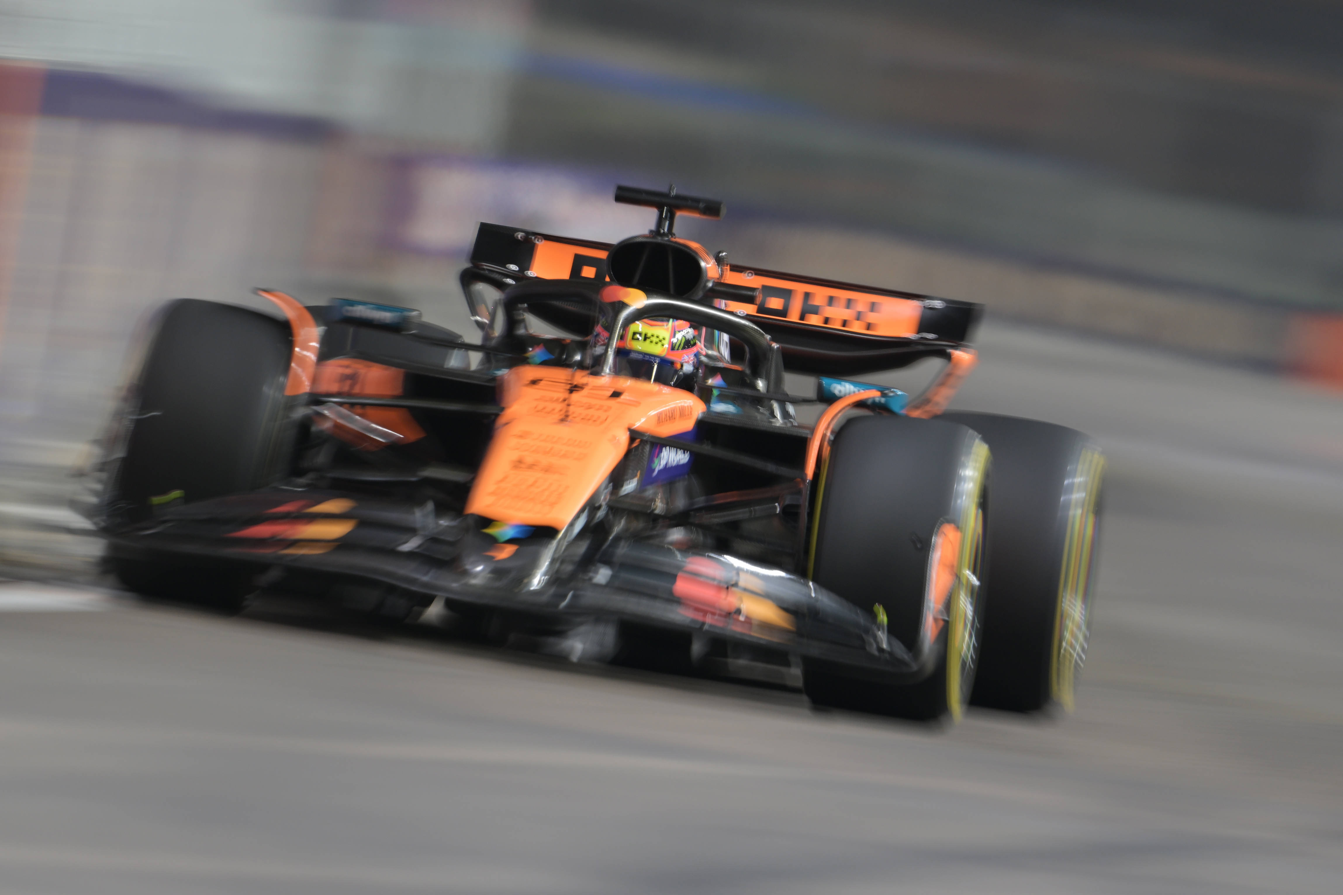 红牛二队碾压红牛车队，汉密尔顿带队取胜