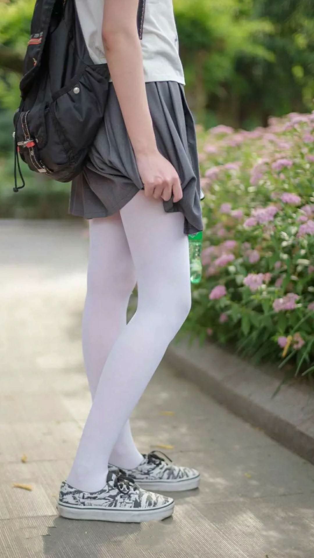 暗夜霓虹赛道与绿茵聚光灯,姆巴佩的大场面艺术