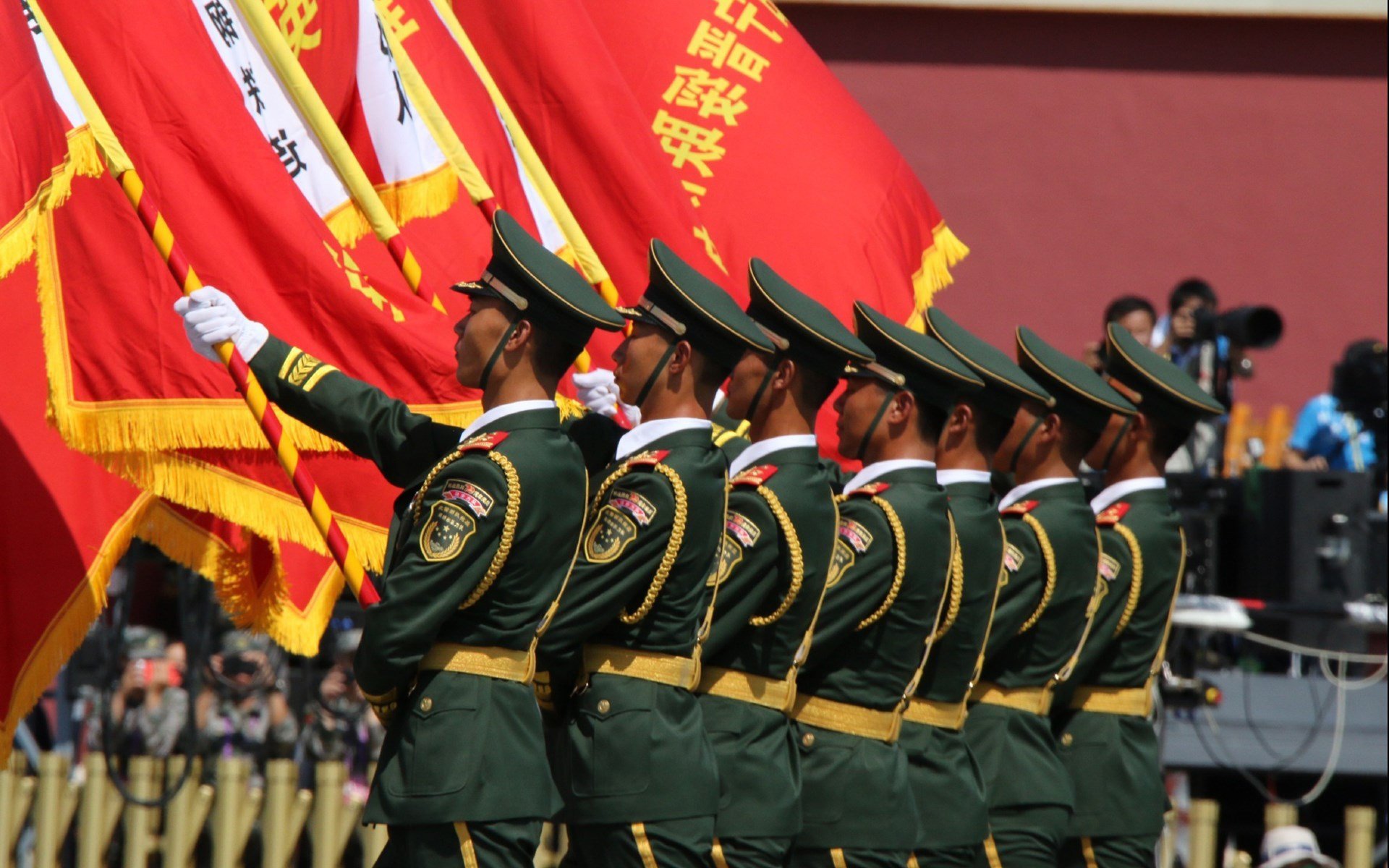 跨界统治，太阳横扫独行侠，詹姆斯在F1街道赛接管比赛