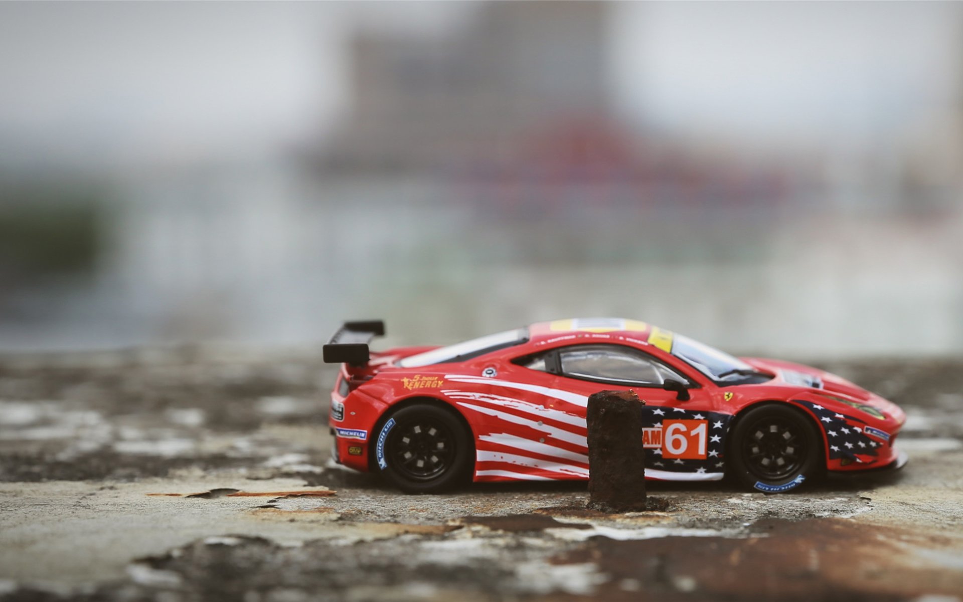 F1街道赛之夜，阿尔瓦雷斯个人能力的璀璨绽放