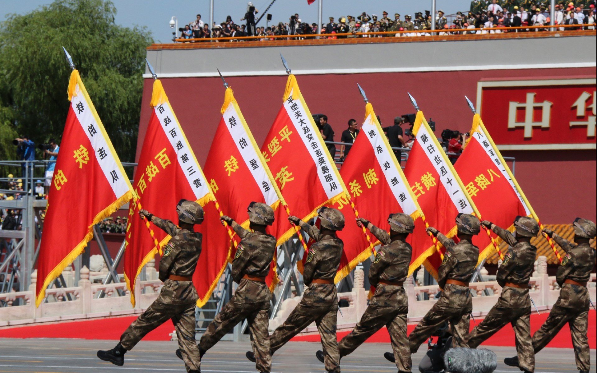 单骑闯关43分！米切尔用血肉之躯凿穿钢铁广厦，公牛的咆哮响彻决胜局